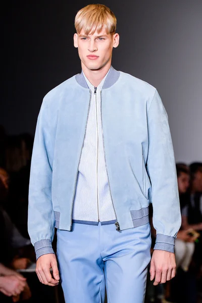 Look 32
